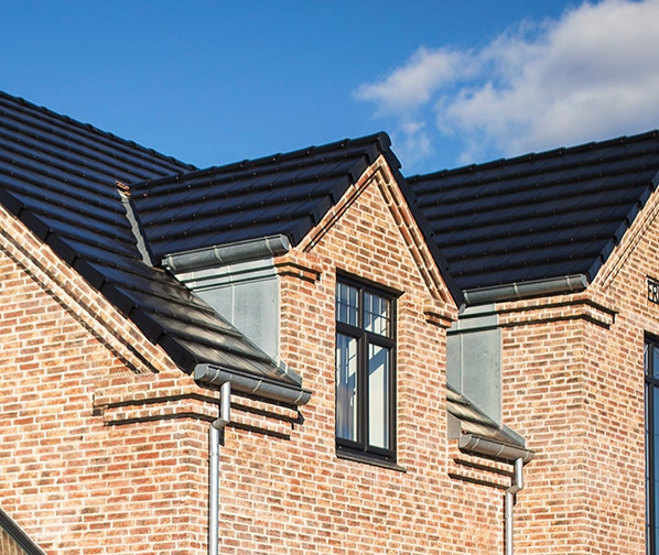 Billede 1 af Om- og tilbygning med nye døre, vinduer og tag af Piihl & Søn